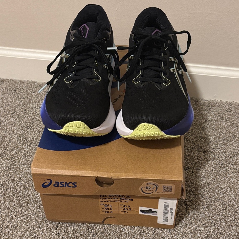 Asics Gel- Kayano 30 (Women’s 9.5) excellent condition!!🤩 - Picture 2 of 5